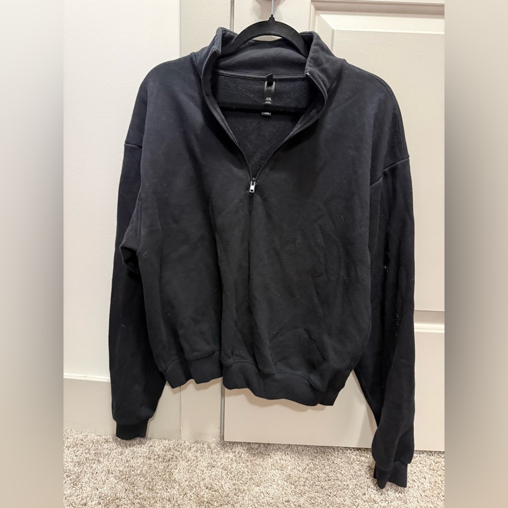 Skims Large Black Half Zip Sweatshirt. 🖤⚡️